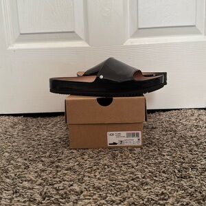 UGG Jane Patent Slides